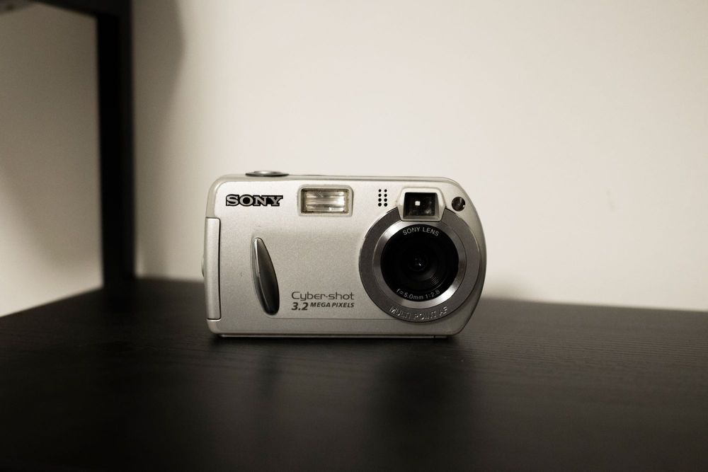 Sony CyberShot DSC-P32 (2хАА батерии)
