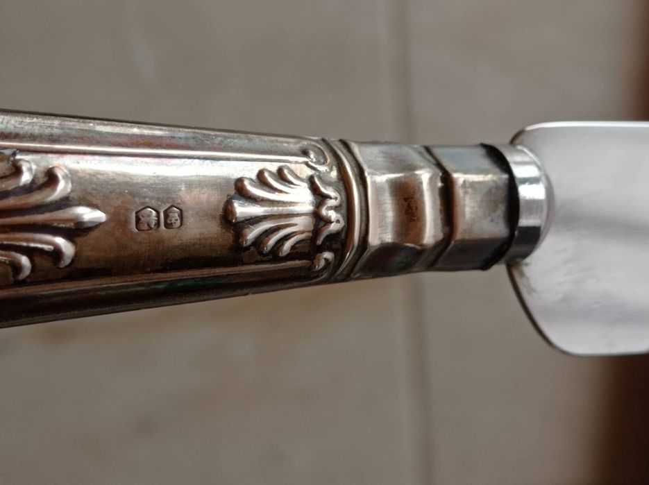 Set cuțit pentru pâine și paletă pentru tort cu mânere din argint sterling 925