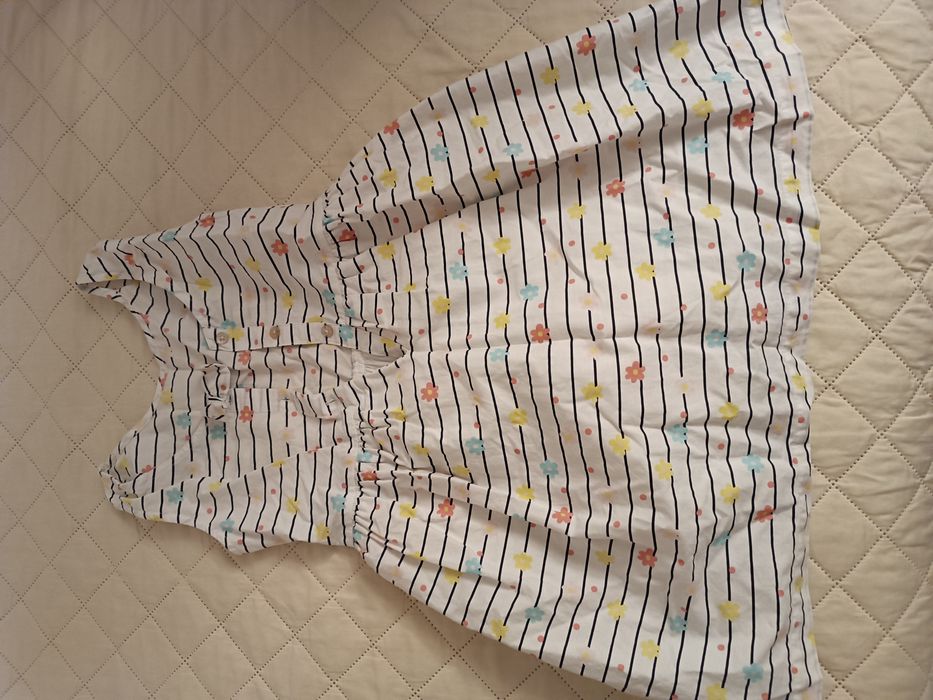 Vând rochițe fetițe 4-6 ani