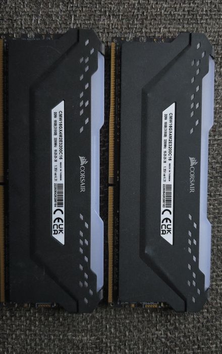 Memorie RAM Corsair Vengeance Pro Rgb Kit 16gb DDr4 3200mhz Cl16