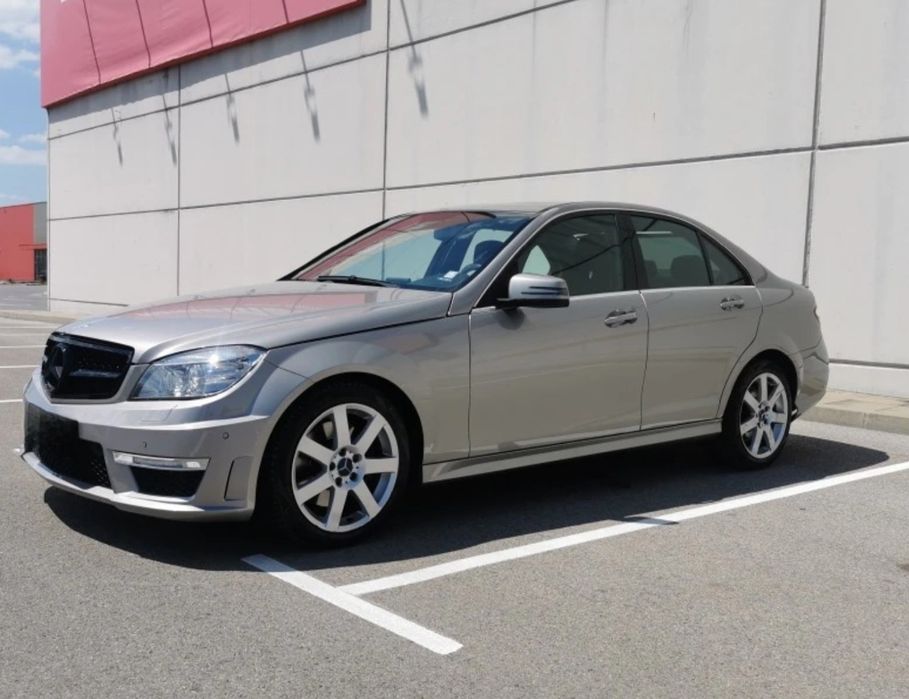 W204 Предна броня C63 AMG Led светлини решетки