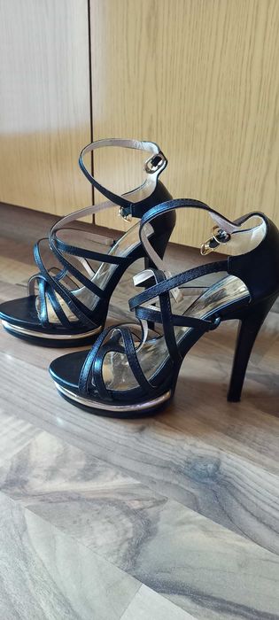 Елегантни сандали с висок ток