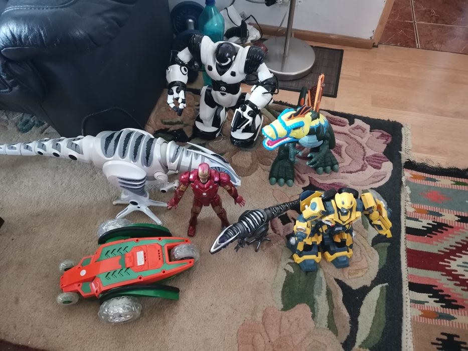 Jucării T Rex, roboti, dinozauri