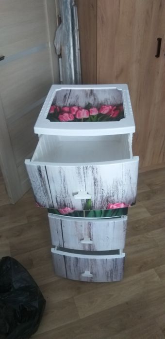 Продается  разборная пластиковая тумба