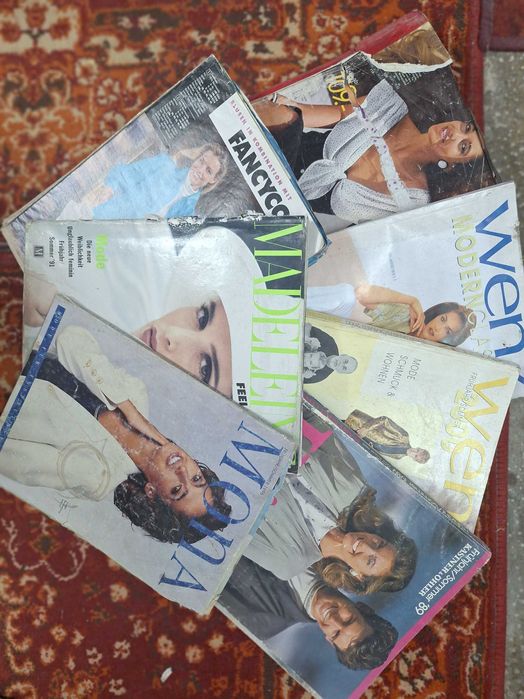 Vând reviste vechi de modă