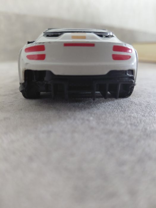 Машина игрушечная