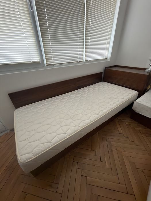 Легла с матраци и ракла