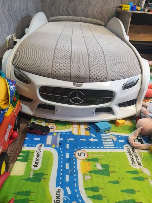 Продам кровать машину мерседес.