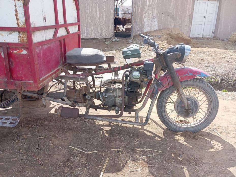 Qoʻlbola usulda yasalgan moto trak