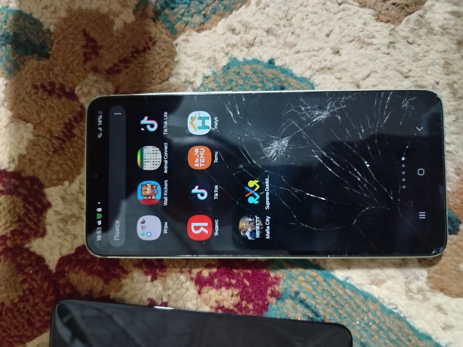 Продаю 2 бу телефон 1 не работает