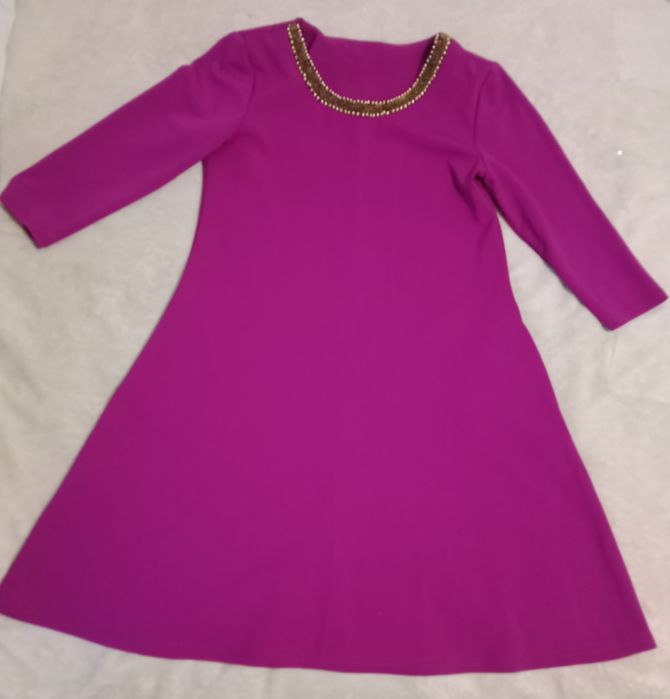 Платье цвета фуксия