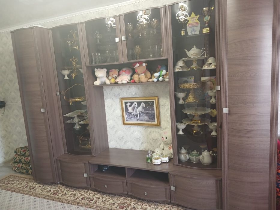 Продаю стенку в шоколодном цвете