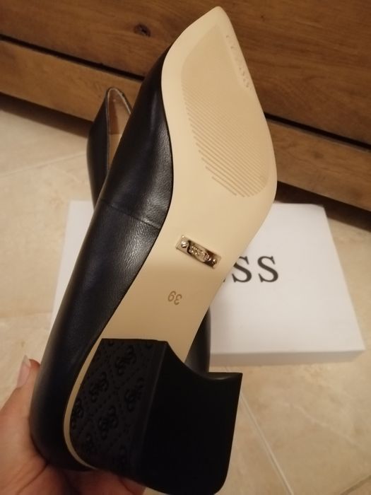 Нови дамски обувки естествена кожа Guess
