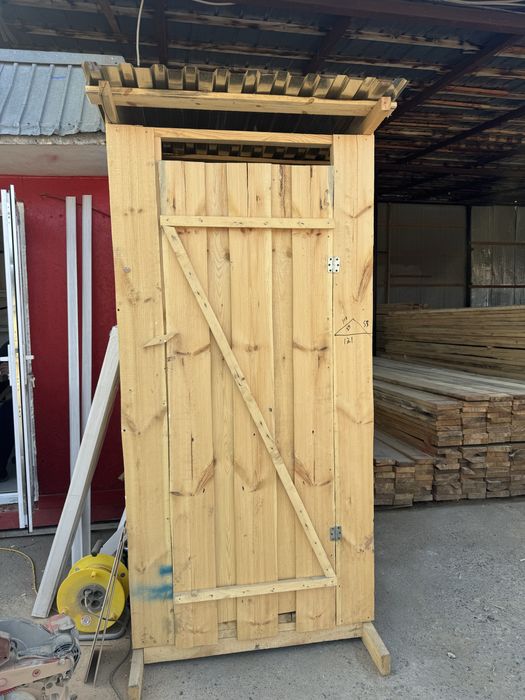 Туалет уличный, деревянный