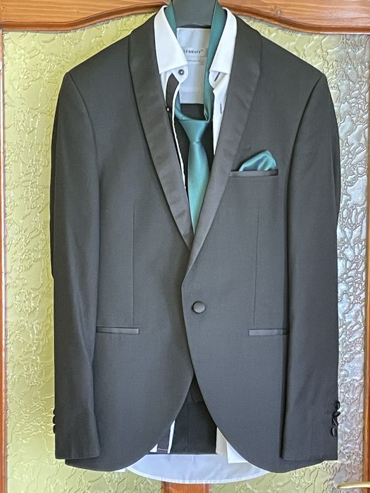 Мъжки официален костюм
