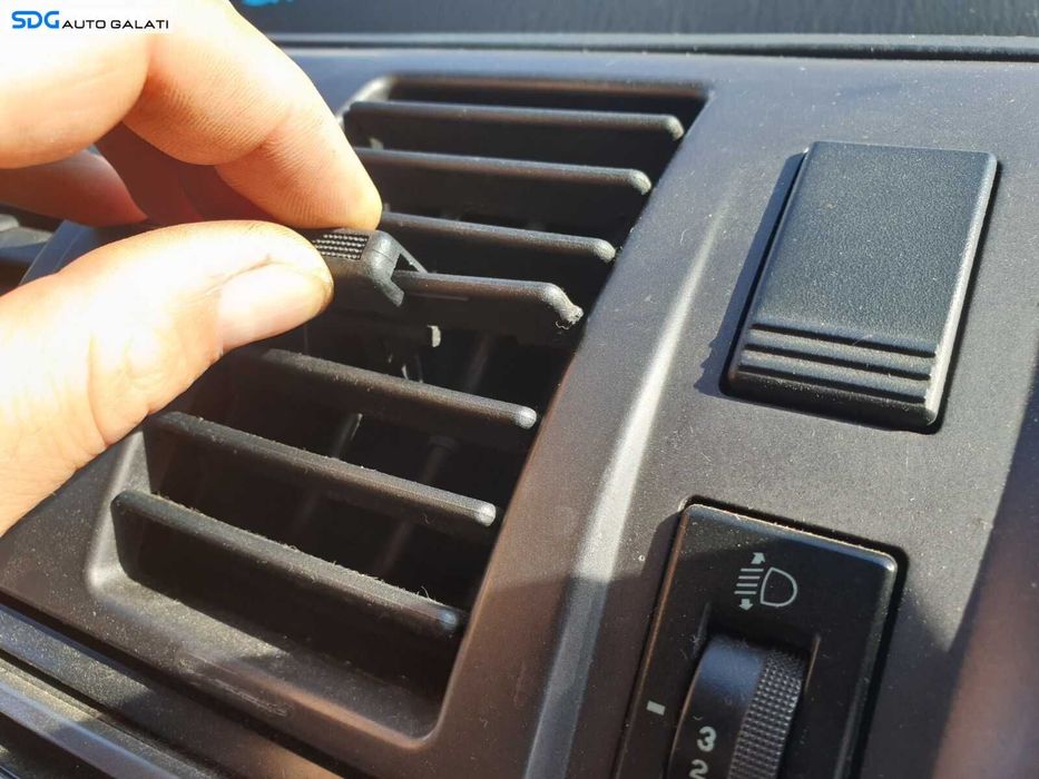 Gura Guri Grila Grile Aer Aerisire Ventilatie Bord Centrala Hyundai Terracan 2001 - 2007 [C2794]