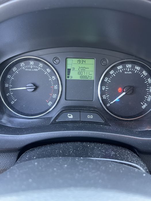 Vand masina personala skoda fabia km reali