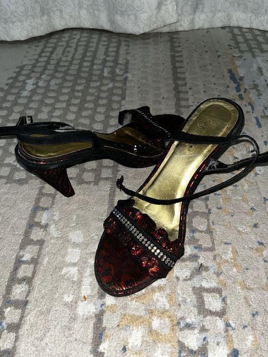 Продам женскую обувь