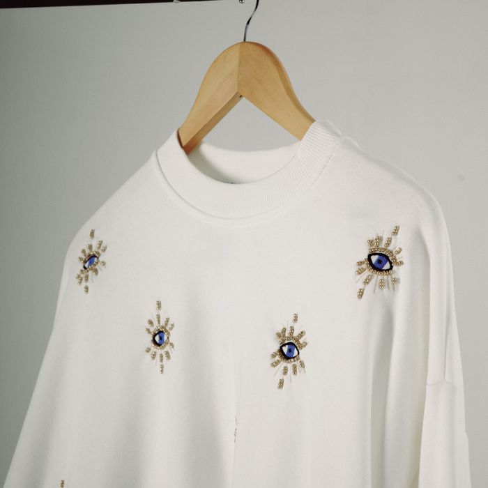 Свитшот с вышивкой