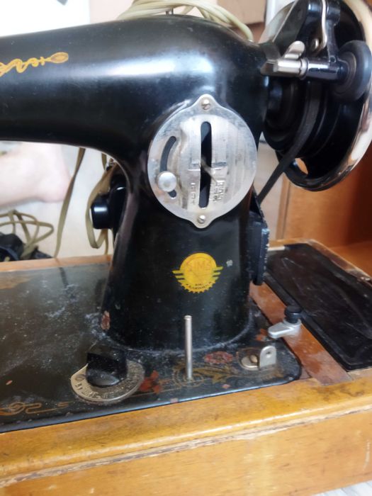 Стара шевна машина Калинка на ток