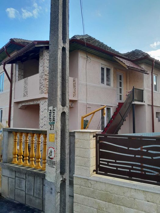 Vând casă zona buna