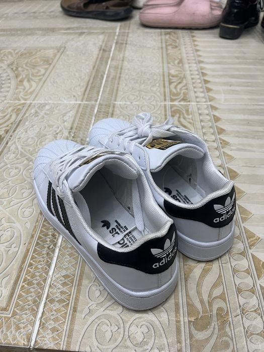 Кроссовка адидас