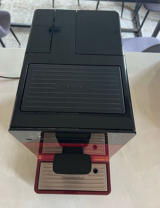 Кафемашина miele cm5300 obsidian red