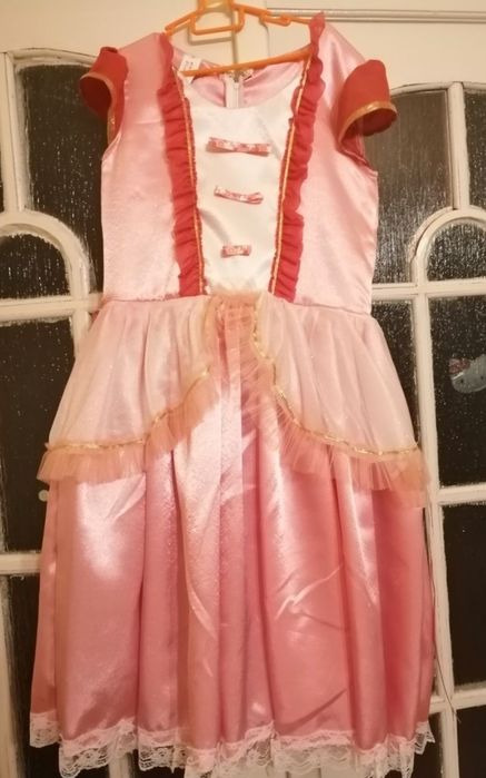 Rochii dansuri, carnaval, bal mascat
Cel roz este ge