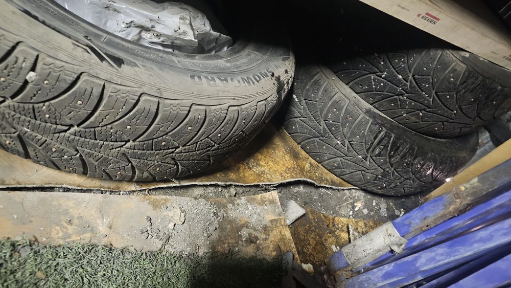 Зимние шипованные