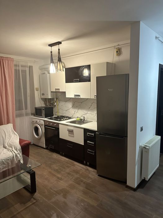 Inchiriez apartament