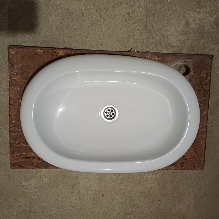 Дизайнерска мивка с плот