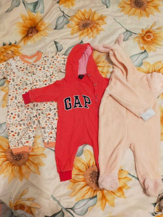 Продам пакет вещей на девочку до года