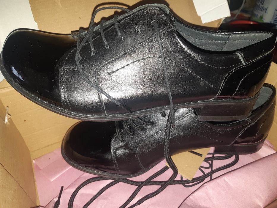 Vând pantofi din piele noi nr.37