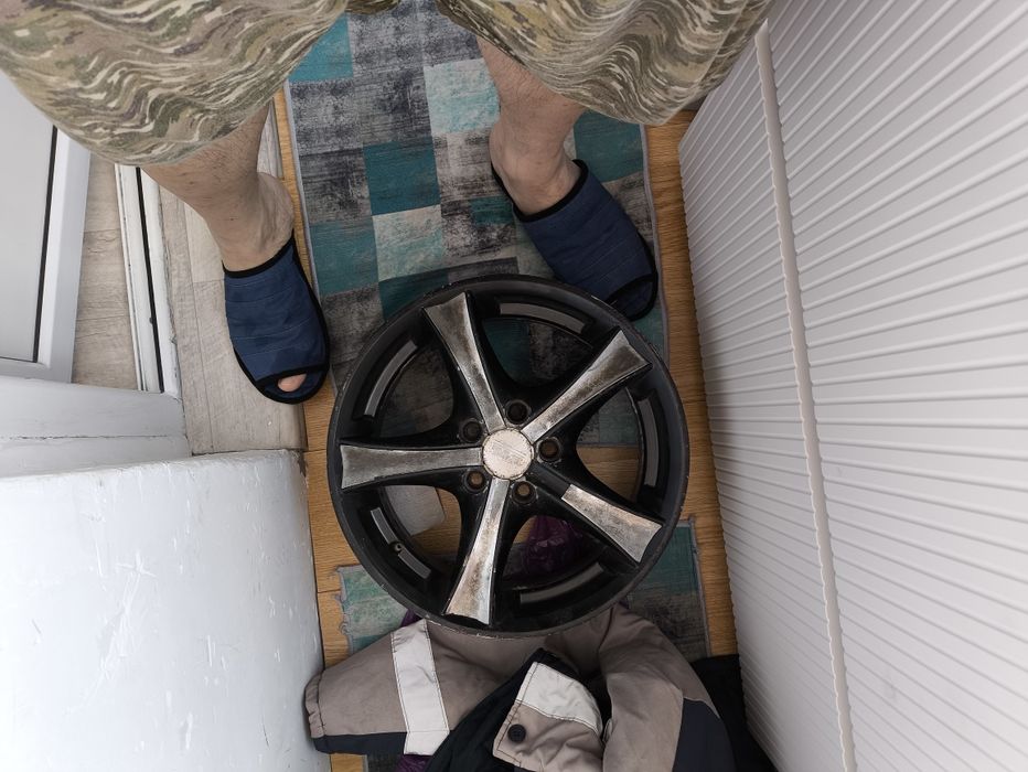 Диски автомобильные R 15  5 отверстии