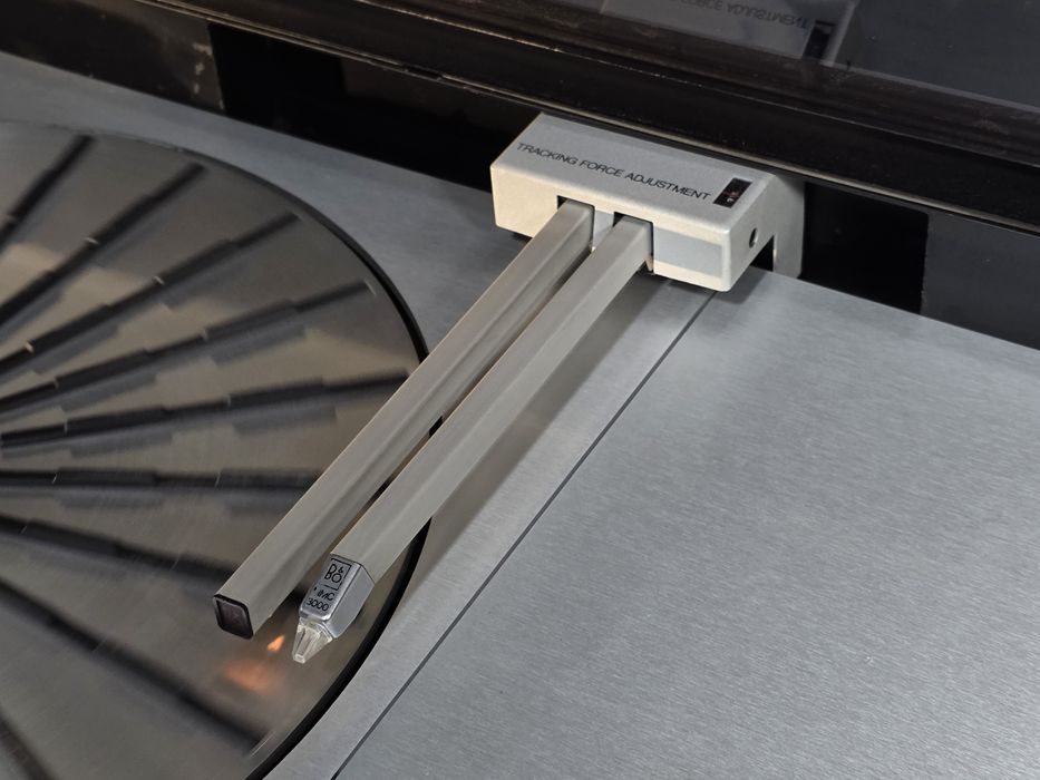 Pick-up BANG & OLUFSEN BEOGRAM 4002, full automatic, hi-end vintage, lemn, aluminiu brut, doza mmc3000