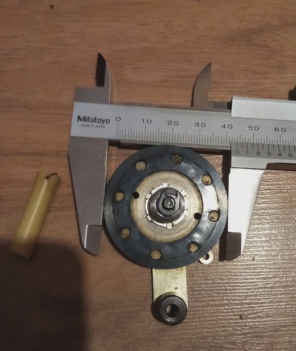Vánd rolă idler pentru magnetofon Elfa 201-3.