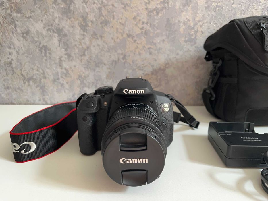Canon EOS 700D + 18-55mm, ~4 000 кадров, полный комплект