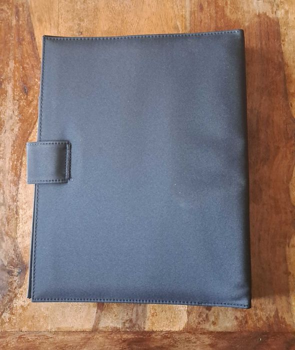 папка за документи класьор черна с 4 ринга със затваряне тип велкро