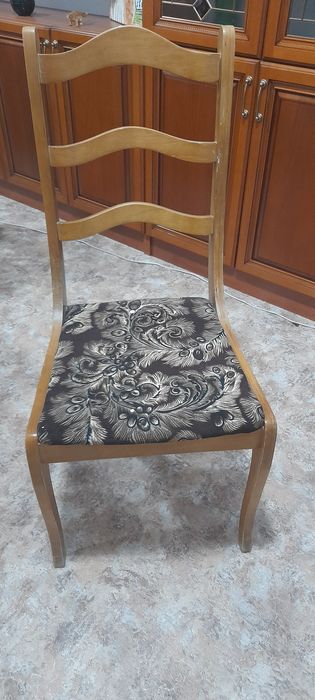 Офисное кресло и стулья