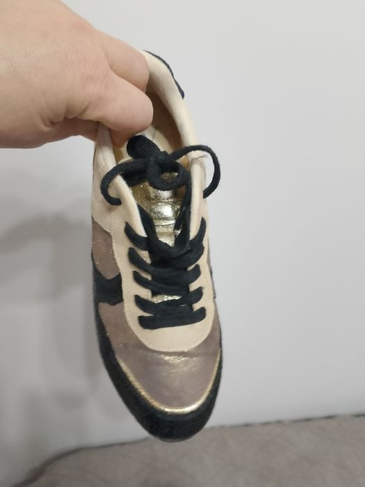 Кроссовки женские