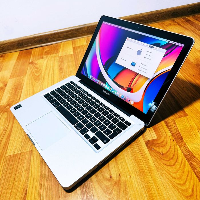 Laptop Apple MacBook Pro, IntelCore i7, SSD 256GB, Tastatura Iluminata
