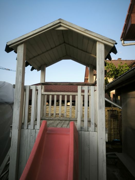 Spatiu de joaca pt copii - Căsuța de lemn cu topogan