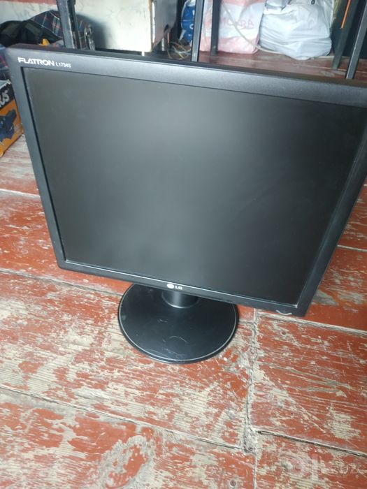 Монитор 17" LG Flatiron L1734S