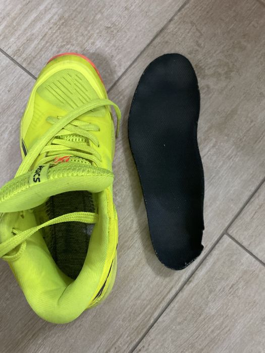 Кроссовки ASICS, отличное состояние