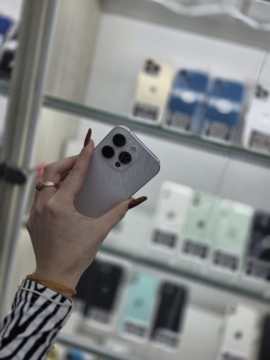 Humor GSM oferă spre vânzare / iPhone 16 Pro / 128 GB / White / Baterie 98% / Garanție 12 luni / Rate