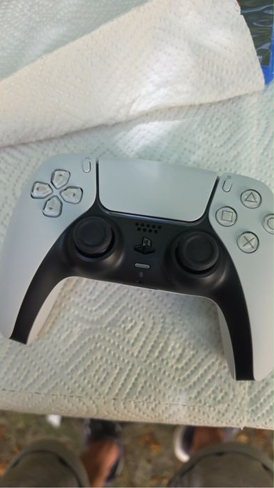 Playstation 5 slim disk 1 TB с 2 контролера и вградена игра + Подарък 4 игри