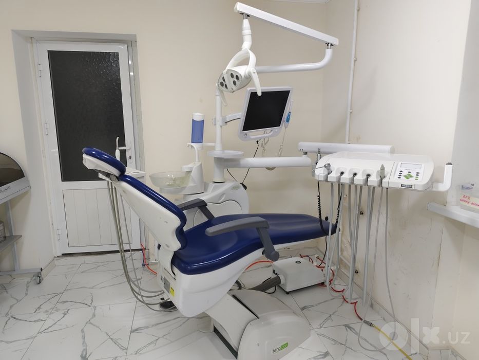 Stomotologiya kreslosi sotiladi