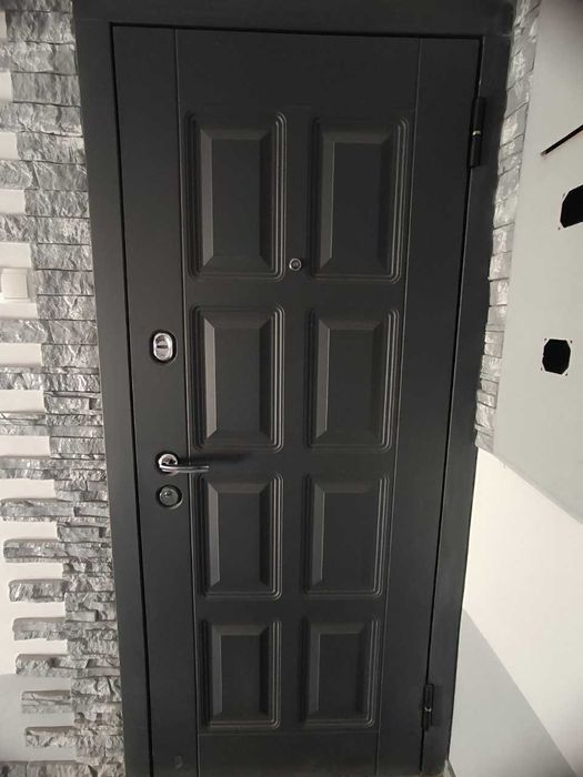 Sergeli-4 da 3 xonali kvartira sotiladi, 3/5/5. Ipoteka ham bor!