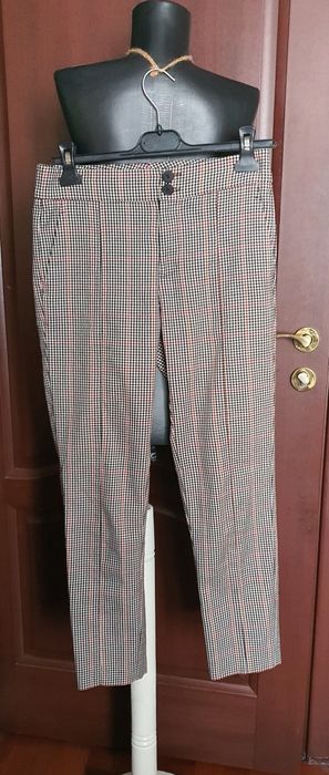 Pantaloni conici in carouri Mango