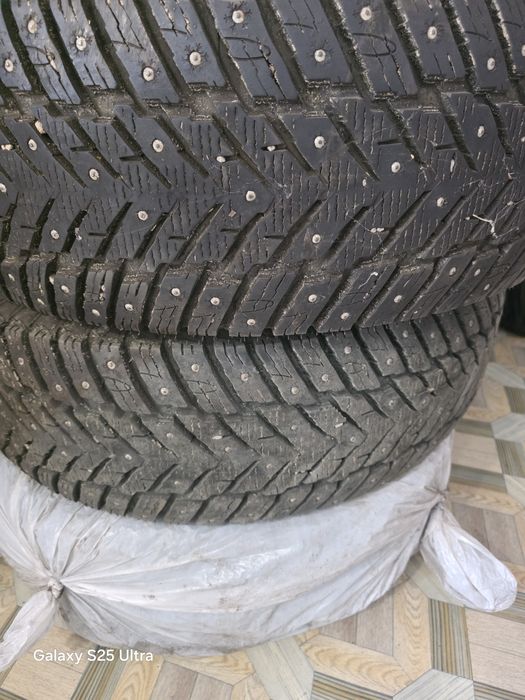 Продам зимнюю резину 245/70/R16